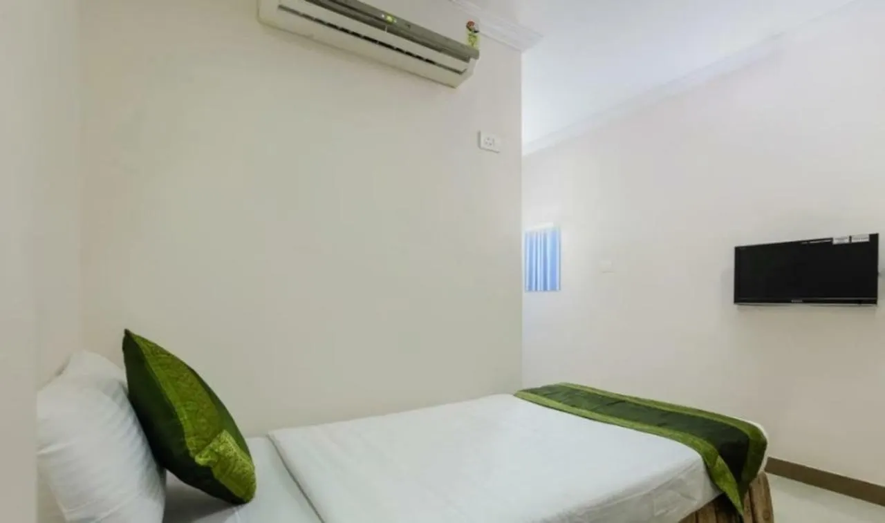 Stayzone-Royal Inn 特里凡得琅
